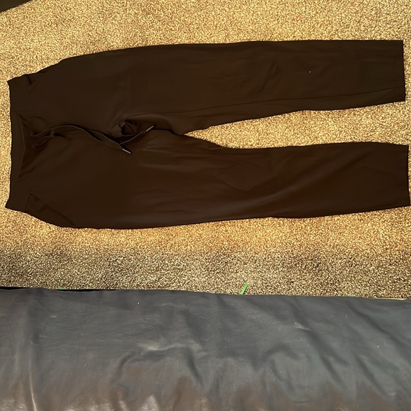 Two pairs of Lululemon pants size 4 - Picture 3 of 6